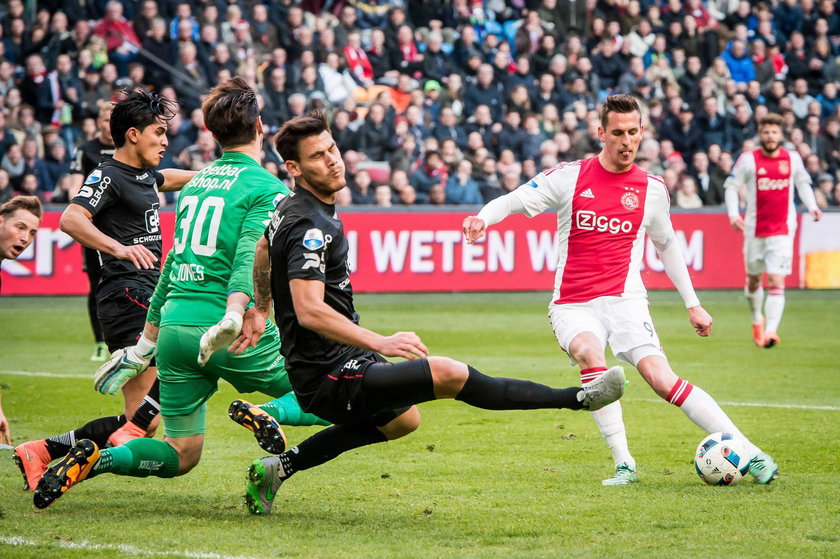 Arkadiusz Milik strzelił dwa gole PEC Zwolle i śrubuje serię w Eredivisie
