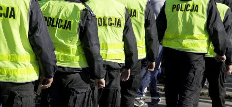 Dwaj policjanci z Krakowa oskarżeni o znęcanie się nad pijanym zatrzymanym