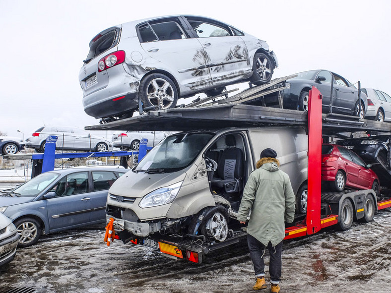 Do Polski trafiają głównie „spady” z niemieckiego rynku – dobre auta w Niemczech są zwykle droższe niż w Polsce. 