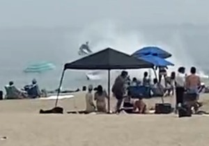 Pajper sleće na plažu