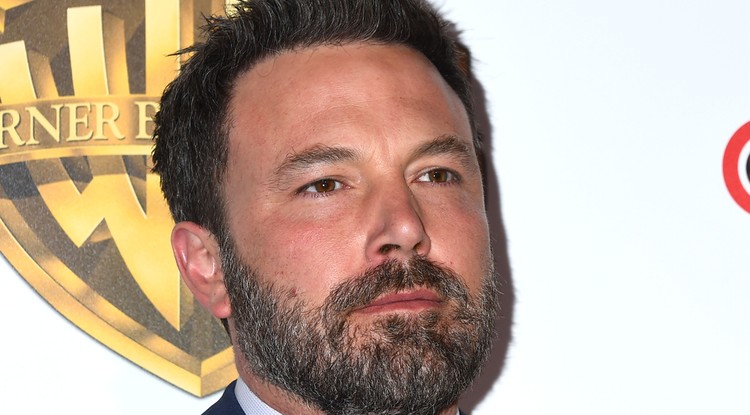 Ben Affleck picit sem tűnik boldog embernek