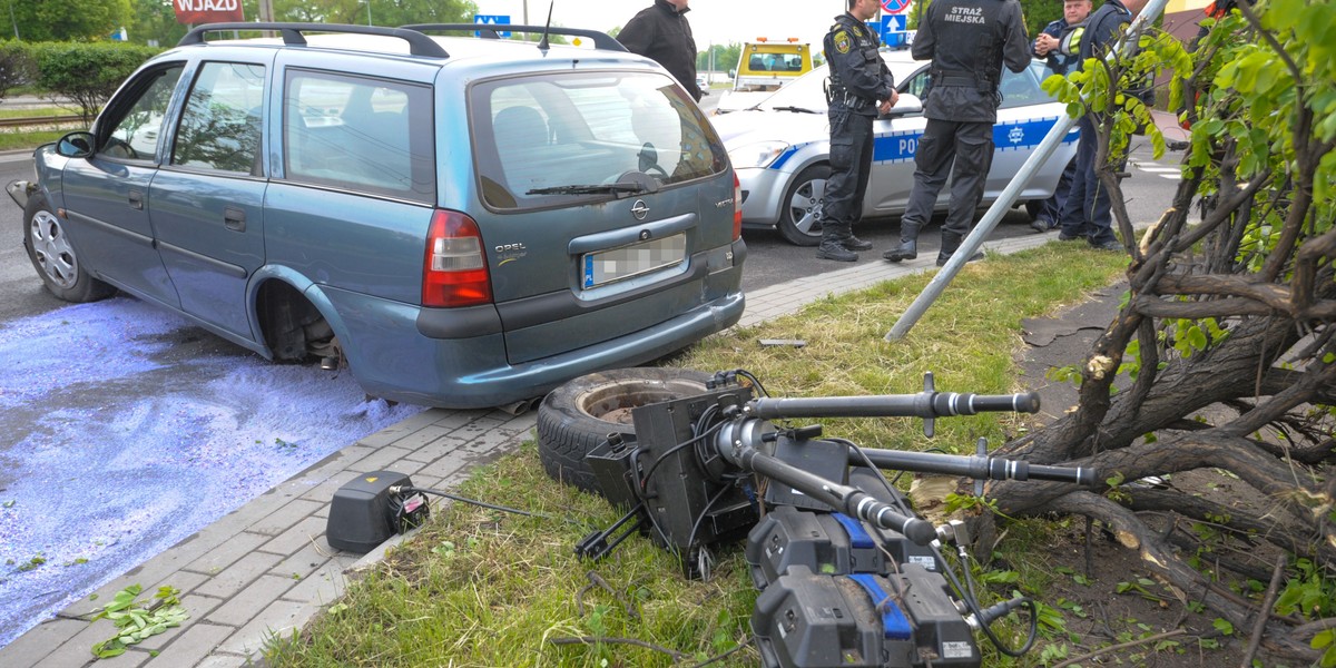 Pijany kierowca rozjechał fotoradar