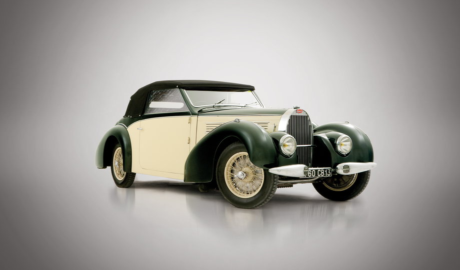 The auction's highlight is undoubtedly this 1939 Bugatti Type 57 Cabriolet, with coachwork by Gangloff.