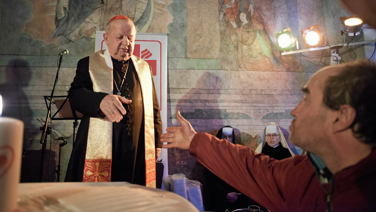 W homilii noworocznej Mszy św. kard. Stanisław Dziwisz zaapelował do polityków o szacunek dla inaczej myślących i podkreślił, że fundamentem ludzkich praw jest prawo Boże. Metropolita krakowski uroczystą Eucharystię sprawował w Sanktuarium Bożego Miłosierdzia w Łagiewnikach.