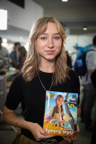 Nela Mała Reporterka ze swoją najnowszą książką: "Nela w krainie tysięcy wysp"