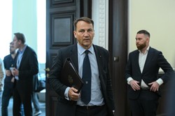 Sikorski wygrywa z Tuskiem w sondażu. Nadchodzi zmiana premiera?