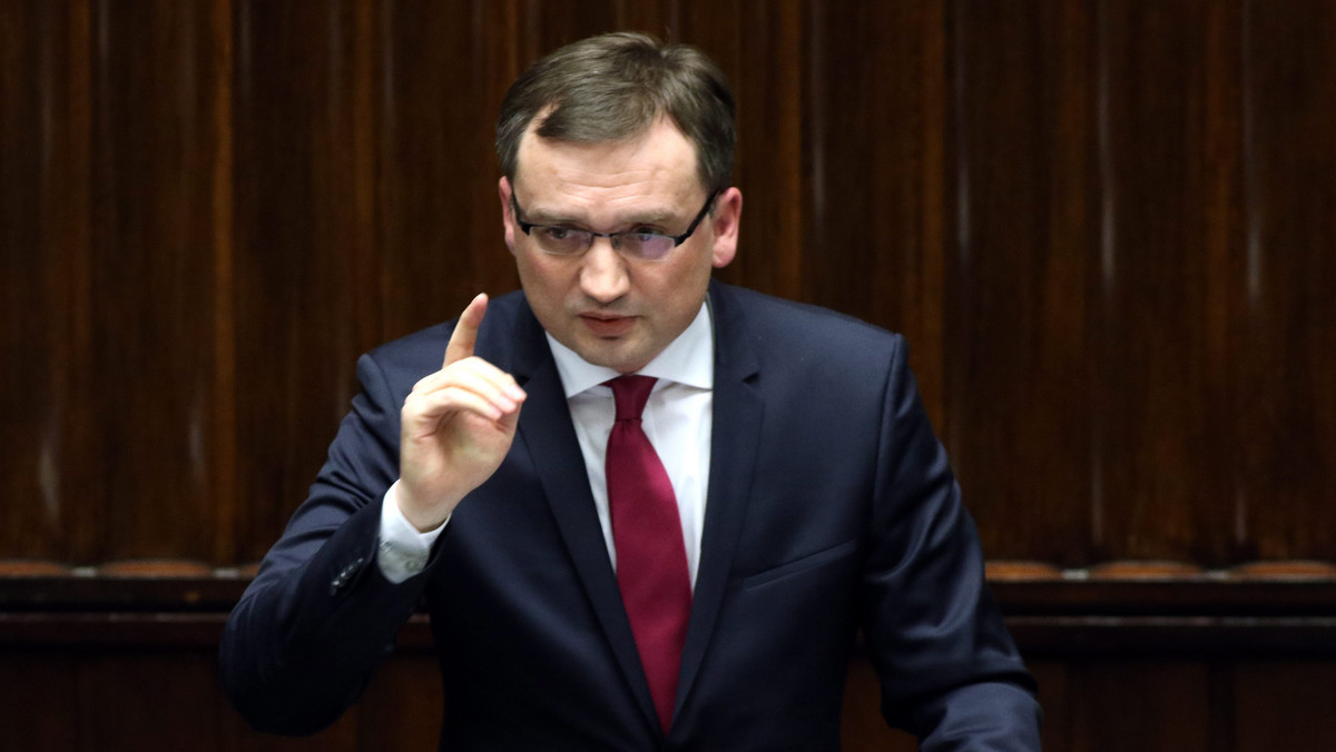 Były minister sprawiedliwości Zbigniew Ćwiąkalski nie musi przepraszać obecnego –  Zbigniewa Ziobry za słowa o "nieprzypadkowym" zniszczeniu resortowego laptopa, gdy Ziobro pierwszy raz kierował resortem sprawiedliwości. Tak orzekł Sąd Apelacyjny w Warszawie. Wyrok jest prawomocny.