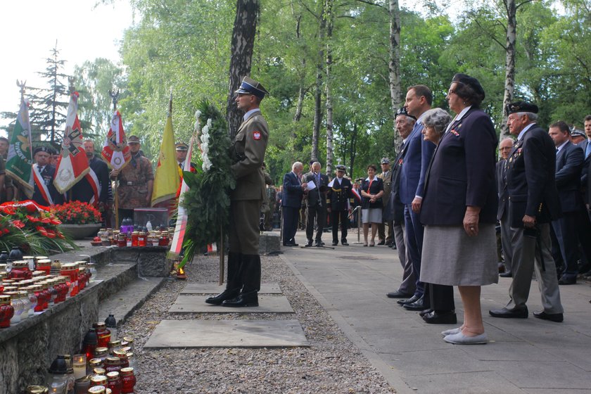 Macierewicz zmusił do tego powstańców