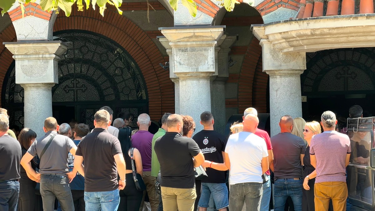 Sahrana ćerke Nevene Hot