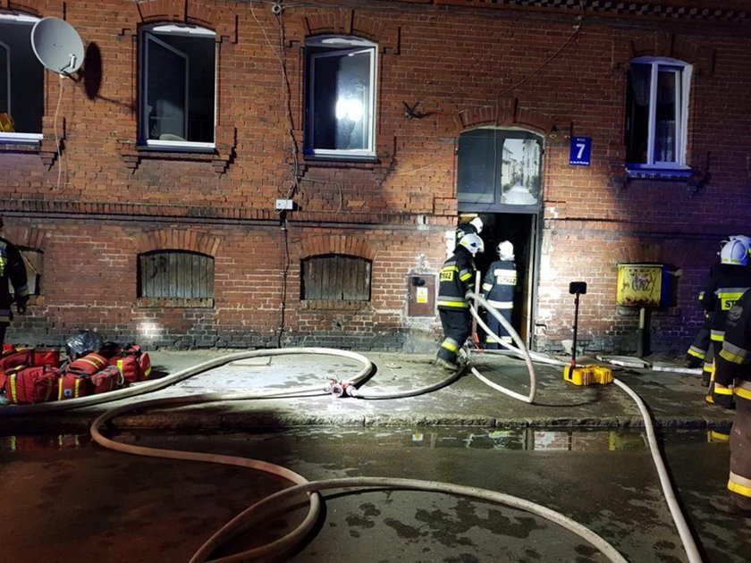 Pożar kamienicy w Lęborku. Prokuratura zaostrzyła zarzuty 18-letniemu podpalaczowi