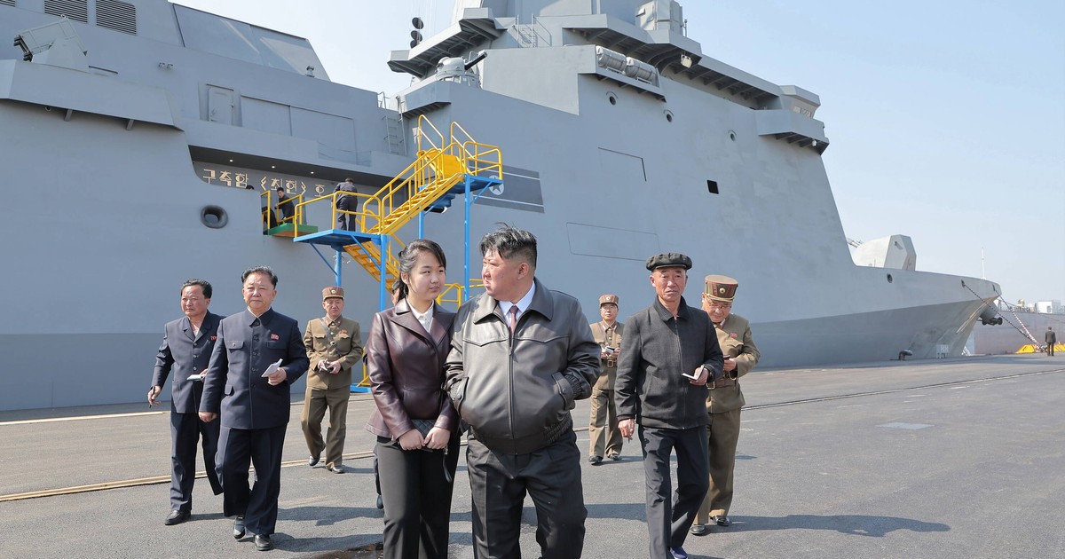 Kim Dzong Un szykuje córkę do przejęcia władzy? Pokazuje się z nią coraz częściej