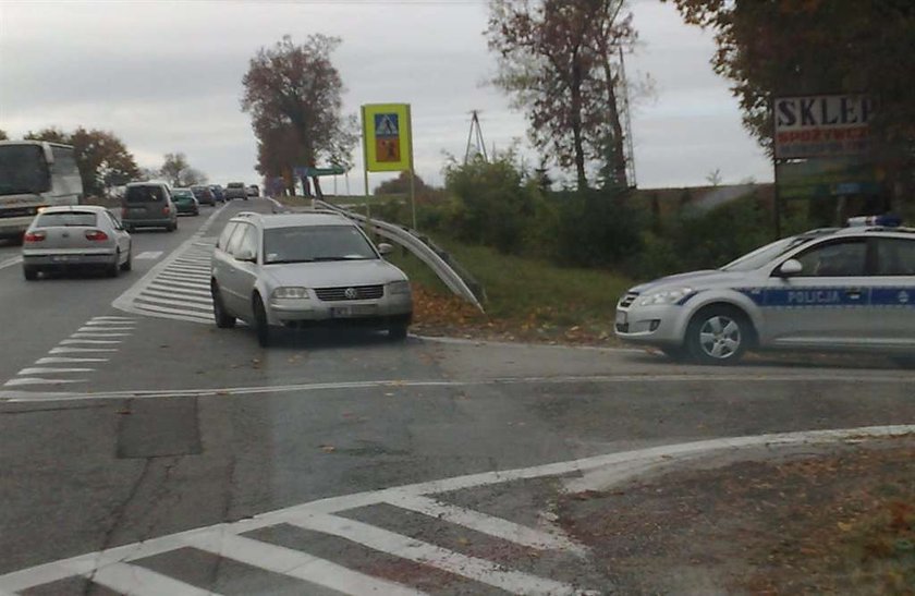 Agent Tomek uwiódł policjantów. Mandatu nie było. FOTO 