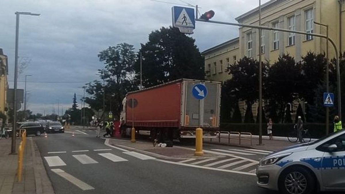 Nie żyje rowerzysta ze Strzelców Opolskich. Był ciągnięty pod kołami auta