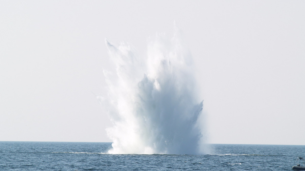 Marynarka Wojenna zniszczyła dwa niebezpieczne obiekty - minę oraz bombę - zawierające łącznie 525 kg materiałów wybuchowych. Przedmioty te znaleziono na terenie budowy gazoportu w Świnoujściu (Zachodniopomorskie) - poinformowało biuro prasowe MW.