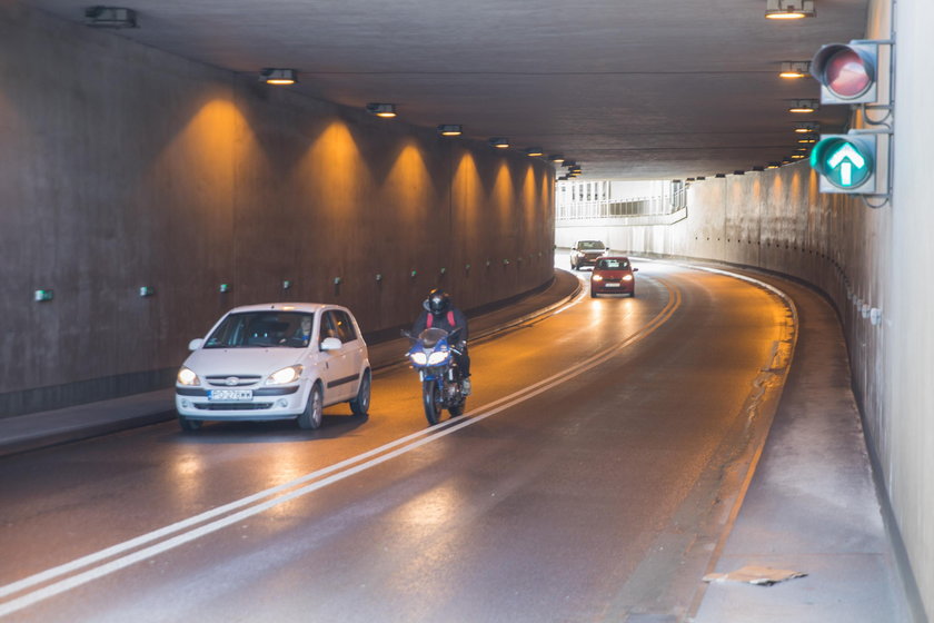 Naprawiaja tunel na Dębcu