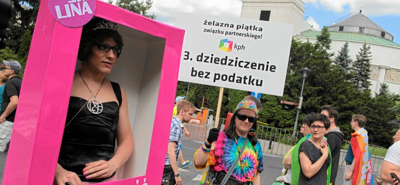 "Wolałbym być zwykłym gejem". Jej Perfekcyjność o życiu w czasach "gender"