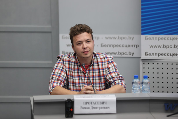 Raman Pratasiewicz na konferencji w Mińsku