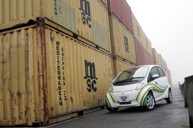 Mitsubishi i-MiEV: Birmingham zkouší elektromobily v běžném provozu