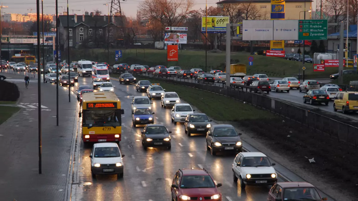 Nietrzeźwi za kierownicą - Jazda po polsku: otrzeźwieć muszą nie tylko kierowcy