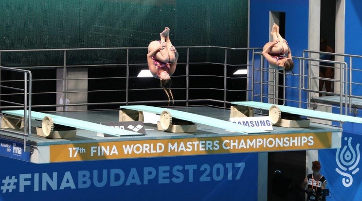 Farkas Andrea és Sárközy Szilvia a női szinkronúszás 100+ elnevezésű kategóriájában diadalmaskodott / Fotó: FINA