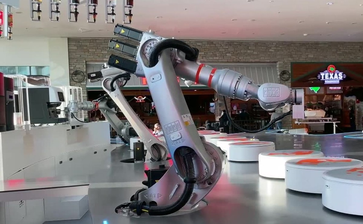 Kawiarnia w Dubaju prowadzona przez roboty