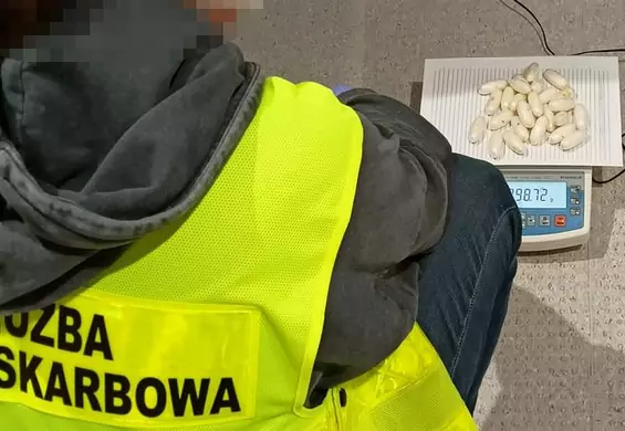 Kilogram kokainy w brzuchu za ponad milion zł. Powstrzymano przemyt na lotnisku Chopina