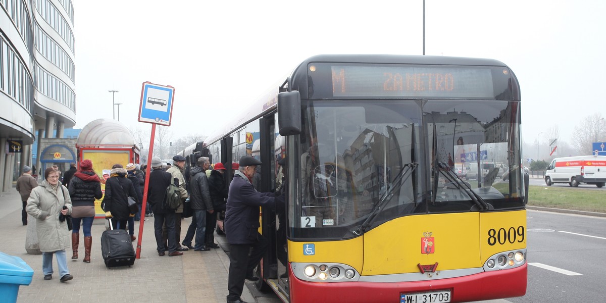 Autobusy dowiozą do metra