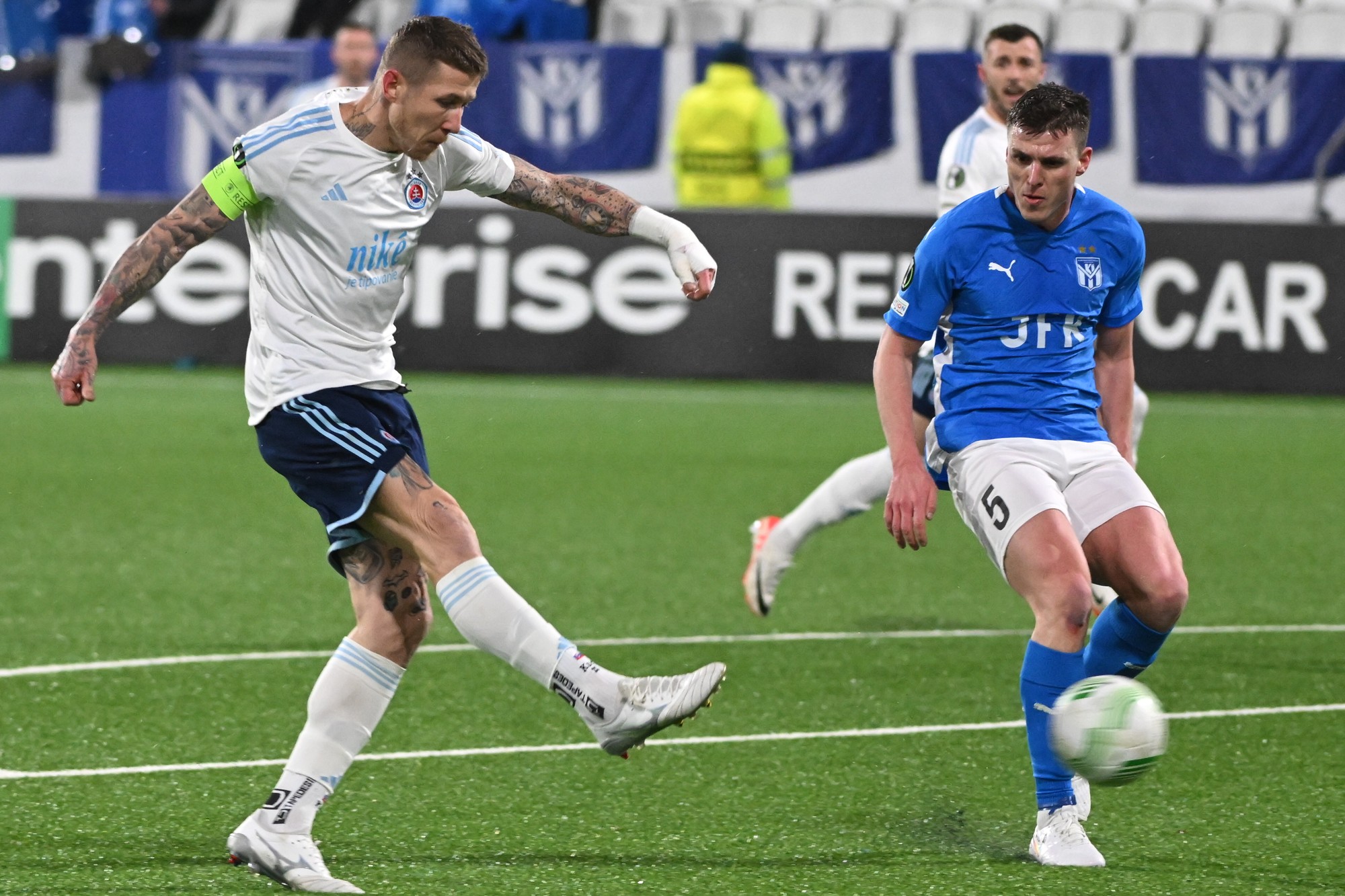 Juraj Kucka (Slovan) strieľa gól na 1:1.