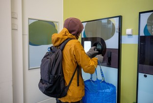 System kaucyjny w Polsce z problemami. Butelkomaty nie wyrabiają. Minister klimatu zapowiada zmiany w systemie kaucyjnym