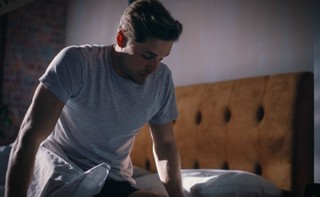 Osoby z epizodami depresyjnymi nie pojawiają się w pracy. Ile to kosztuje polską gospodarkę? [RAPORT]