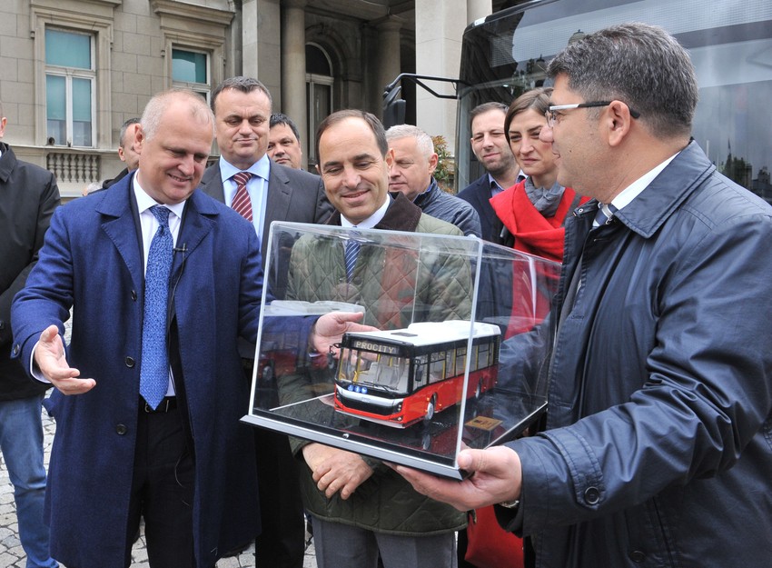 Vesiću na poklon maketa autobusa