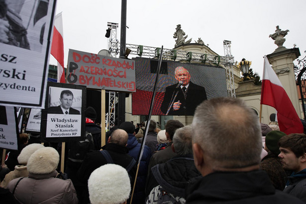 Wystąpienie Jarosława Kaczyńskiego pod Pałacem Prezydenckim