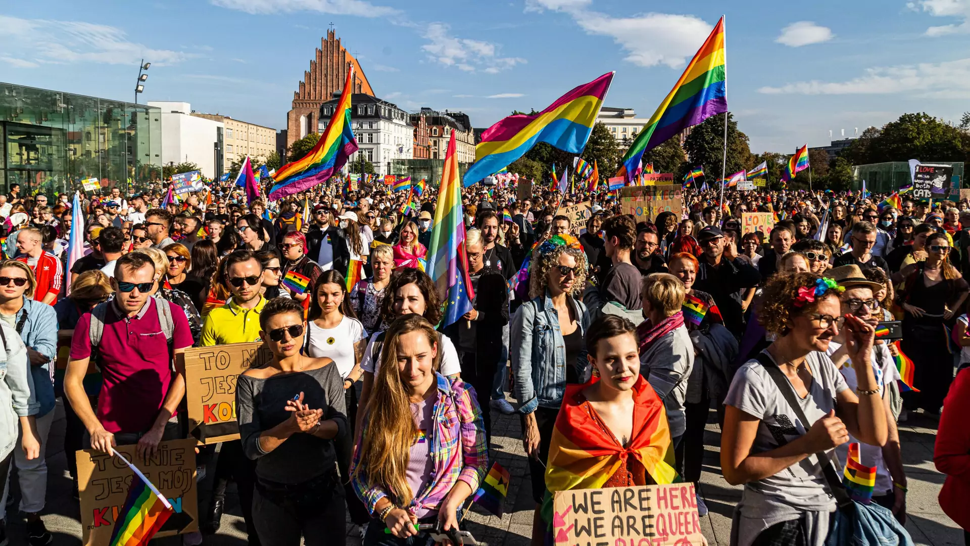 Szczucie na LGBT nie przynosi skutku. Wg sondażu Polacy popierają związki partnerskie