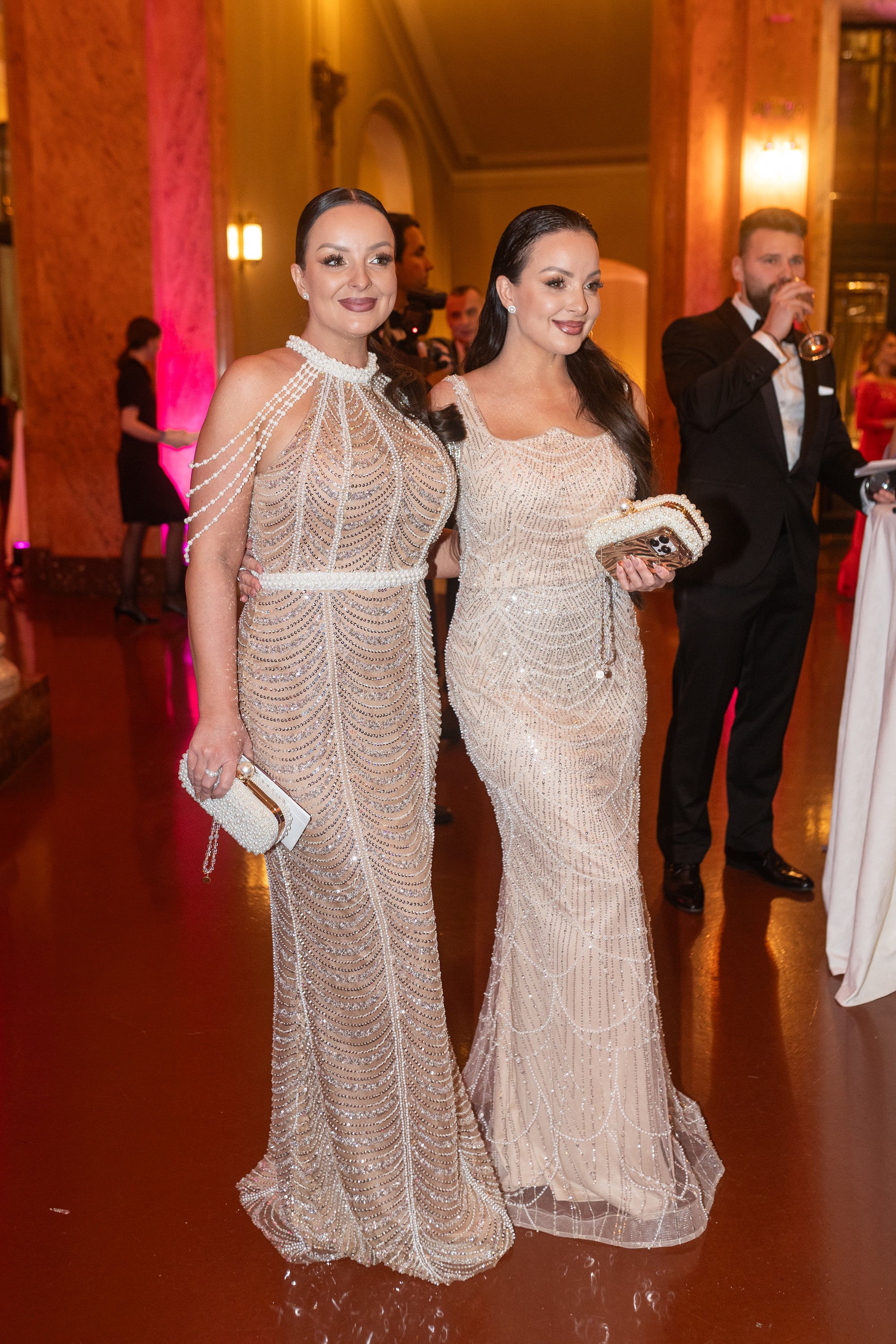 Česko-Slovenský ples 2026: Veronika Nízlová a Daniela Nízlová.