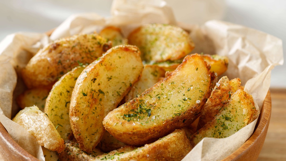 Ukoliko želite SAVRŠENO HRSKAVU KORU ove greške ne smete da pravite, a rezultat je NAJSOČNIJI KROMPIR iz rerne koji ste ikad probali!