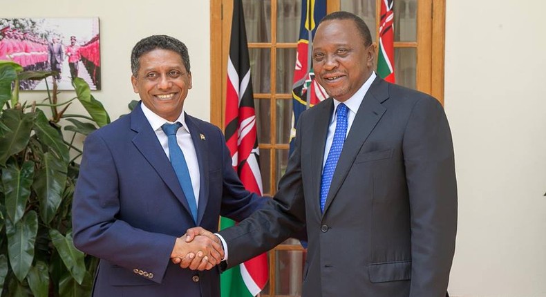 Presidents Danny Faure of Seychelles and Uhuru Kenyatta 