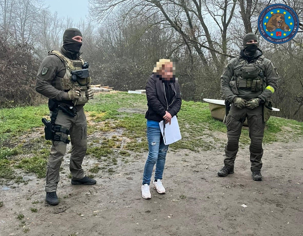 Vyšetrovateľ obvinil muža a ženu zo zločinu obchodovania s ľuďmi.