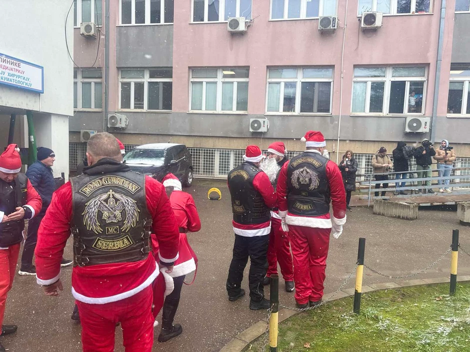 Deda Mrazovi na motorima u Nisu