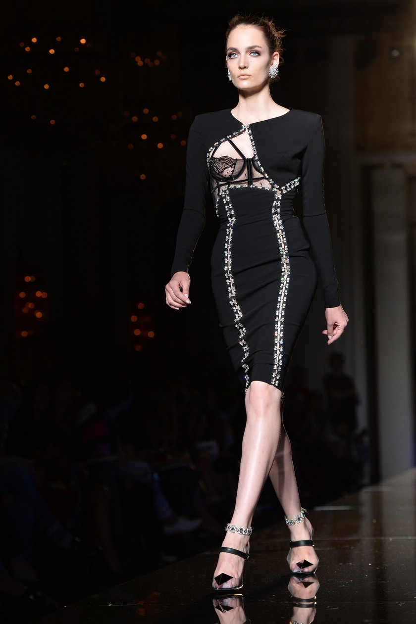 Zuza Bijoch na pokazie haute couture na jesień 2013 Versace