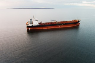 Ceny ropy spadają pod wpływem rosnącej podaży