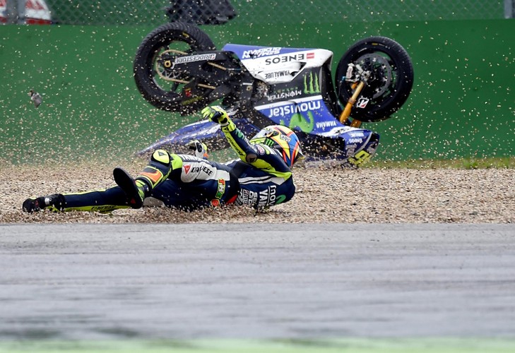 Valentino Rossi zaliczył upadek podczas treningu
