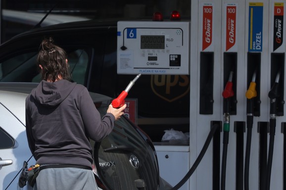 "Razmišljamo o svakom pređenom kilometru": Kako nestašica goriva utiče na građane širom sveta?