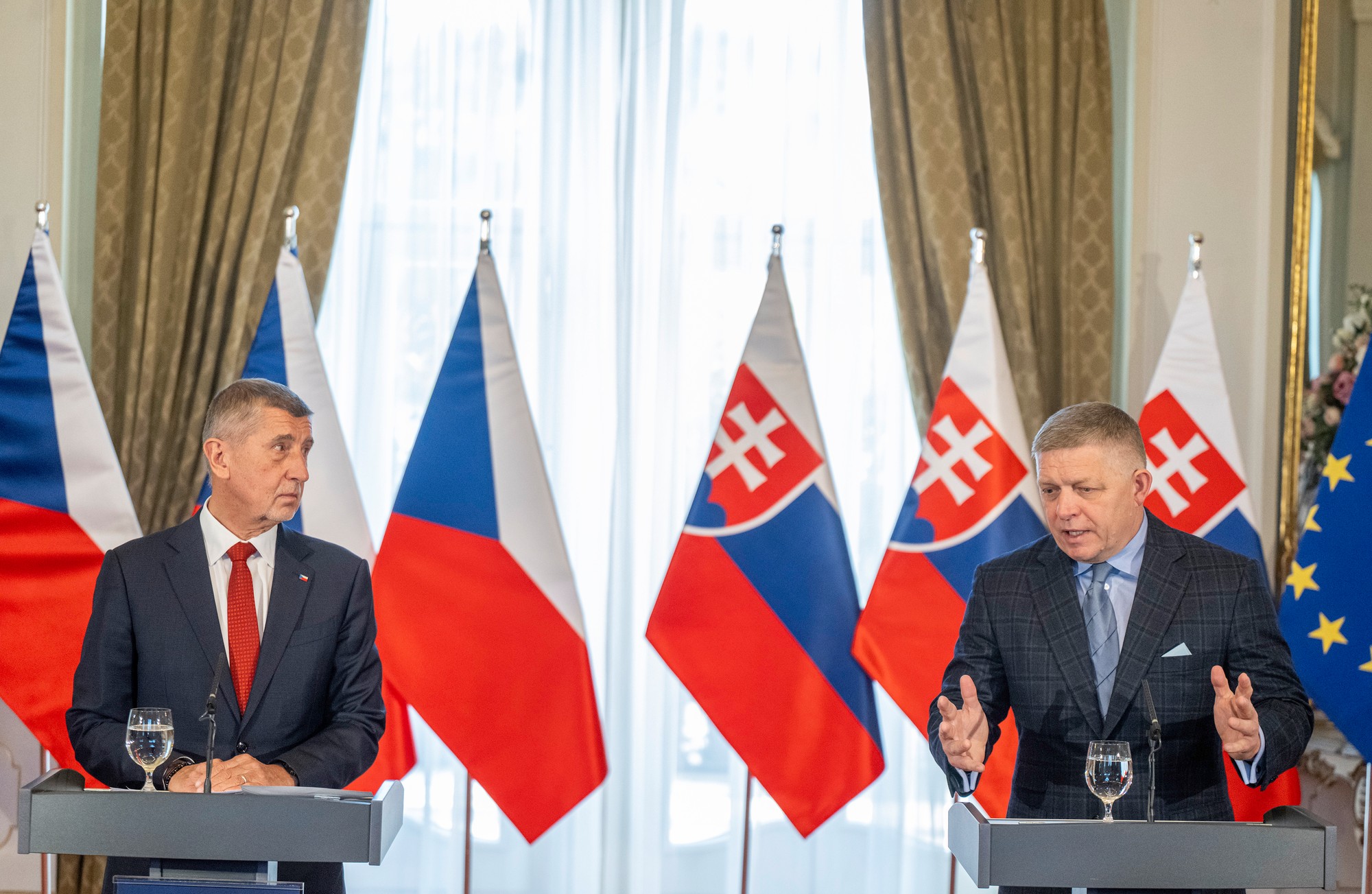Český premiér Andrej Babiš a slovenský premiér Robert Fico. 