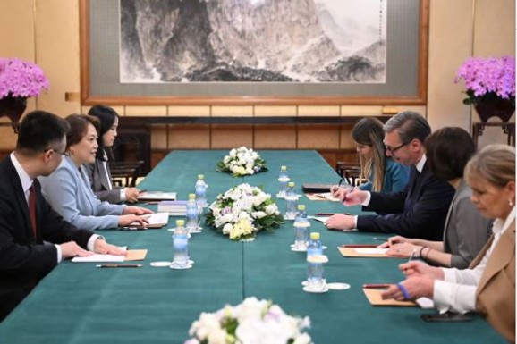 Vučić u Pekingu sa Čen Bo: Zahvalnost na podršci i poverenju pokazanim prema Srbiji (FOTO)