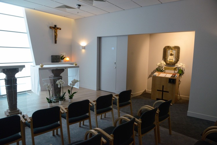 Nowy terminal na lotnisku im. Fryderyka Chopina.<br>Na zdjęciu:  Kaplica w strefie duty free. <br><br>fot. (cat) PAP/Jakub Kamiński