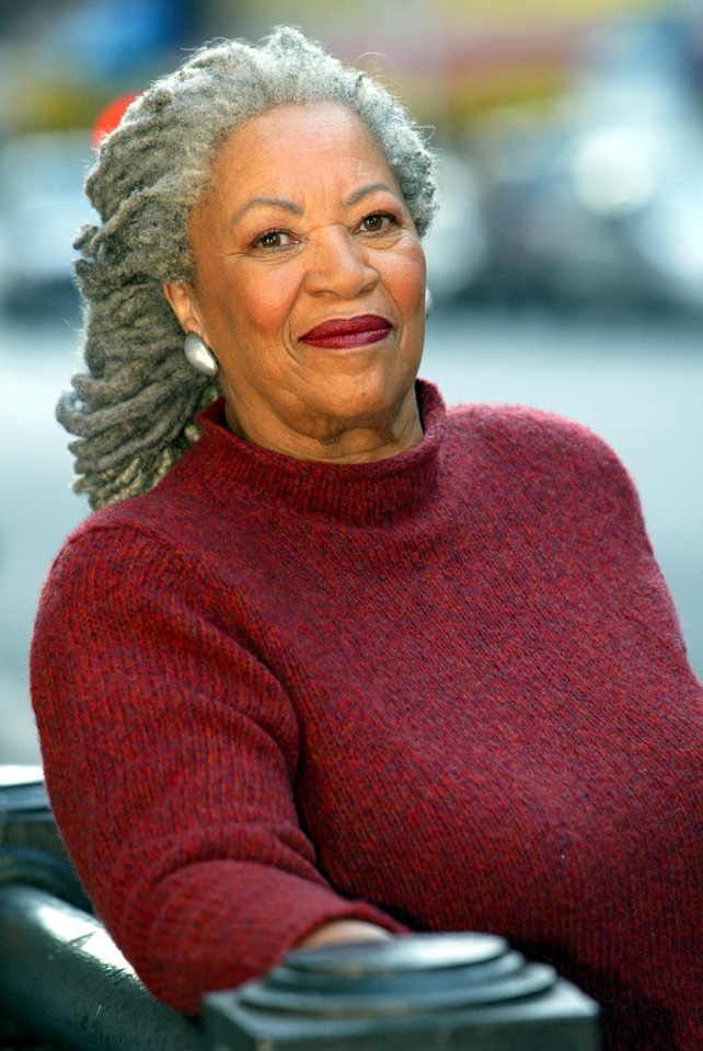 1993 r. — Toni Morrison (USA) — "w powieściach charakteryzujących się siłą wizji literackiej i poetyckich wartości, przedstawia najważniejsze problemy amerykańskiej rzeczywistości"