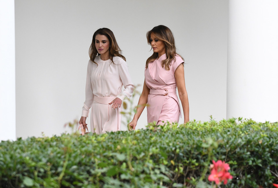Melania Trump i królowa Rania w podobnych stylizacjach