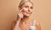 Najlepsze kosmetyki na zmarszczki - jakie kremy anti-aging wybrać?