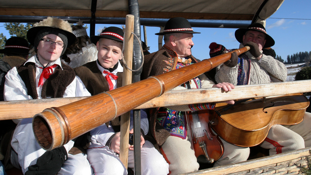Przejazdem ludowych kapel zaprzęgami konnymi przez Bukowinę Tatrzańską rozpoczął się w środę 39. Góralski Karnawał - jedna z najważniejszych imprez kulturalnych na Podhalu, zwana "góralskim Rio".