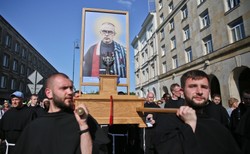 Procesja z relikwiami św. Maksymiliana Kolbego. Premier Szydło na uroczystościach [ZDJĘCIA]